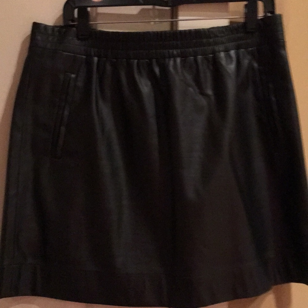 Cute Loft Faux Leather Mini Skirt, size Large